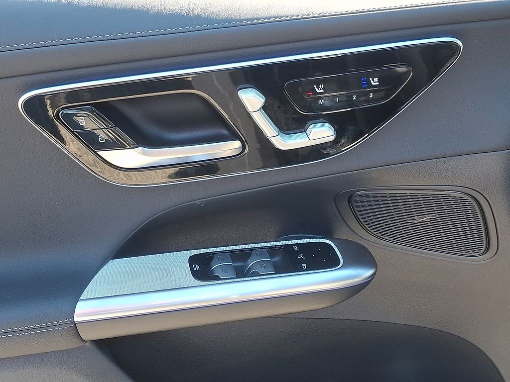 Thumbnail: 2025 Mercedes-Benz GLC - 12