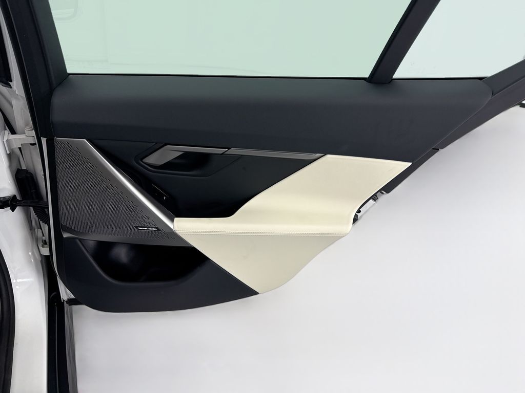 Thumbnail: 2026 BMW i5 - 26