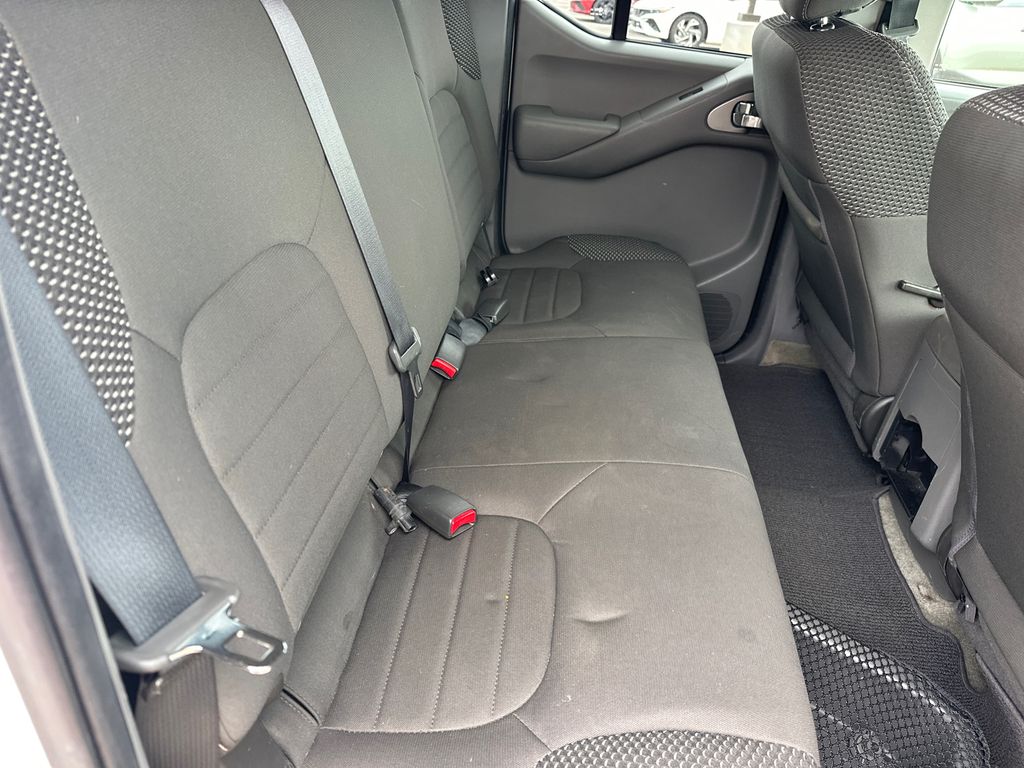 Used 2015 White Nissan Desert Runner image 15
