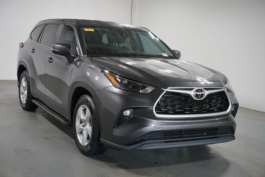 Thumbnail: 2023 Toyota Highlander - 3