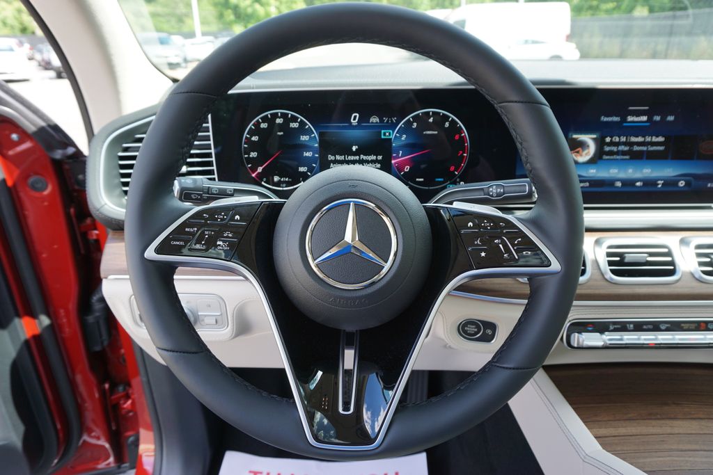 2025 Mercedes-Benz GLS 450 4MATIC 23