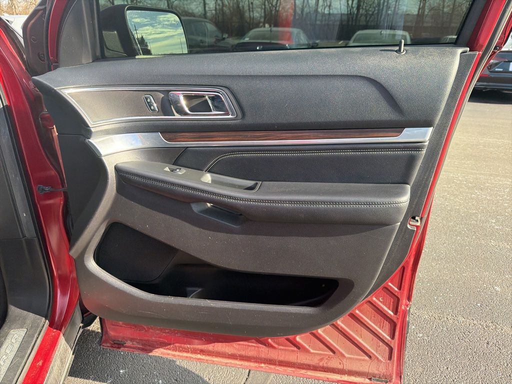 Thumbnail: 2016 Ford Explorer - 27