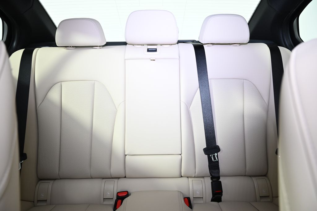 Thumbnail: 2025 BMW 3 Series - 25