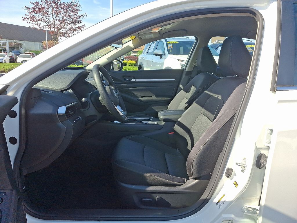 2022 Nissan Altima SV 14