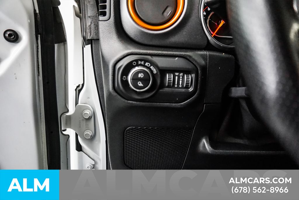 Used 2020 White Jeep Mojave image 30