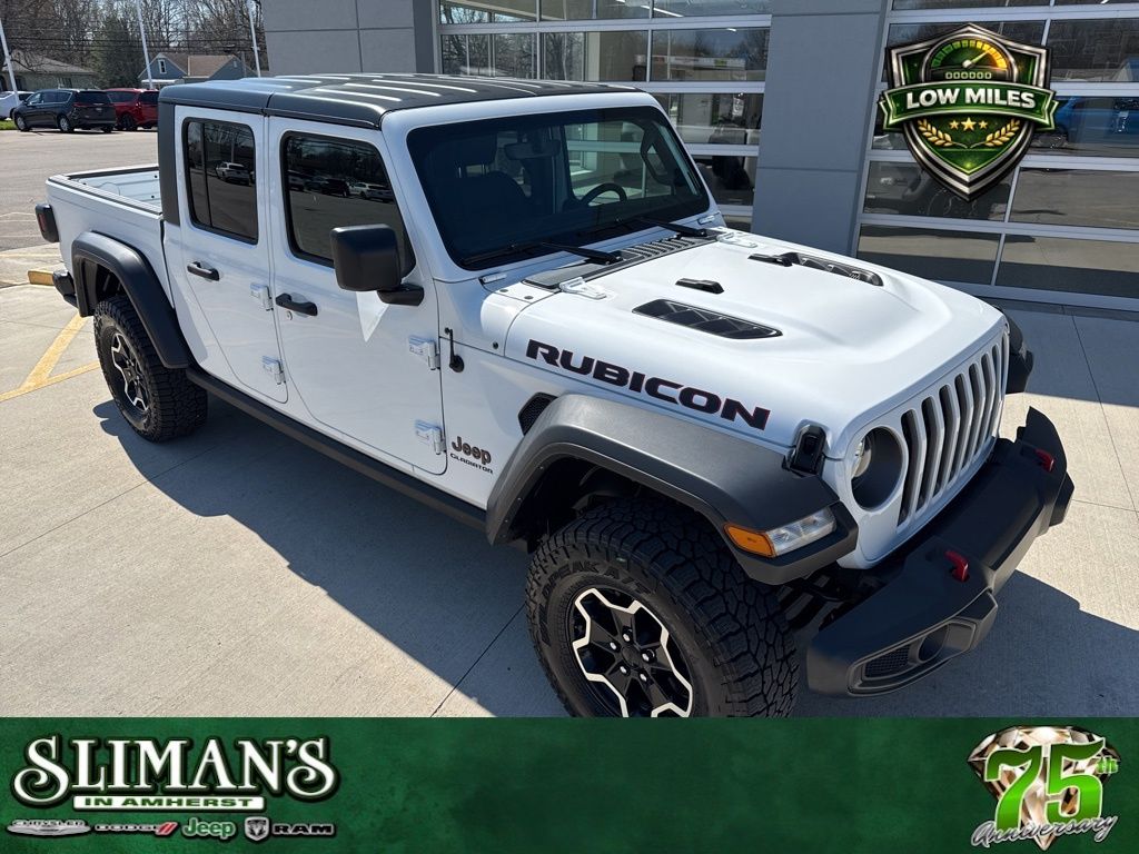 Bright White Clearcoat 2022 Jeep Gladiator Rubicon Crew Cab 4WD Pickup Truck Four-Wheel Drive 6-Speed Manual