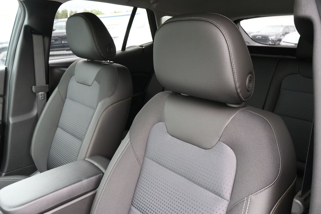 2025 Chevrolet Trax LT 14