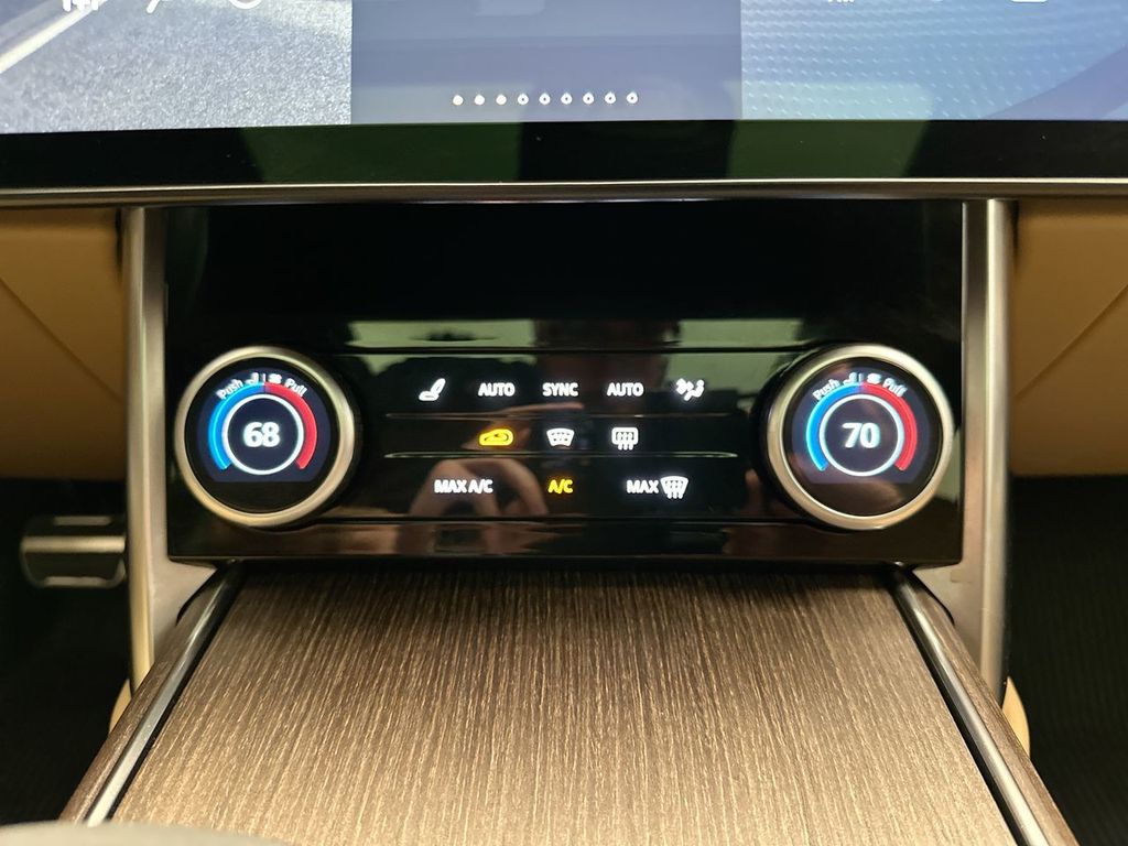 Thumbnail: 2023 Land Rover Range Rover - 13