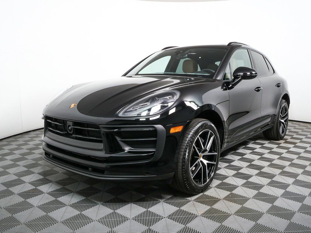 2025 Porsche Macan AWD