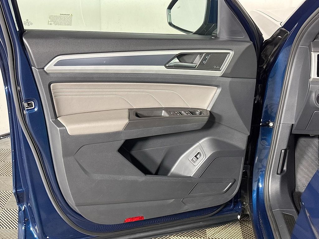 2023 Volkswagen Atlas Cross Sport 3.6L V6 SEL Premium R-Line