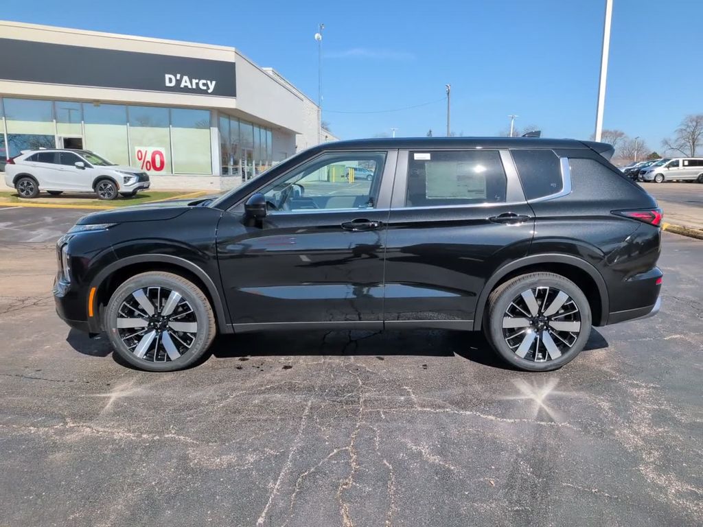 New 2026 Black Mitsubishi SE image 11