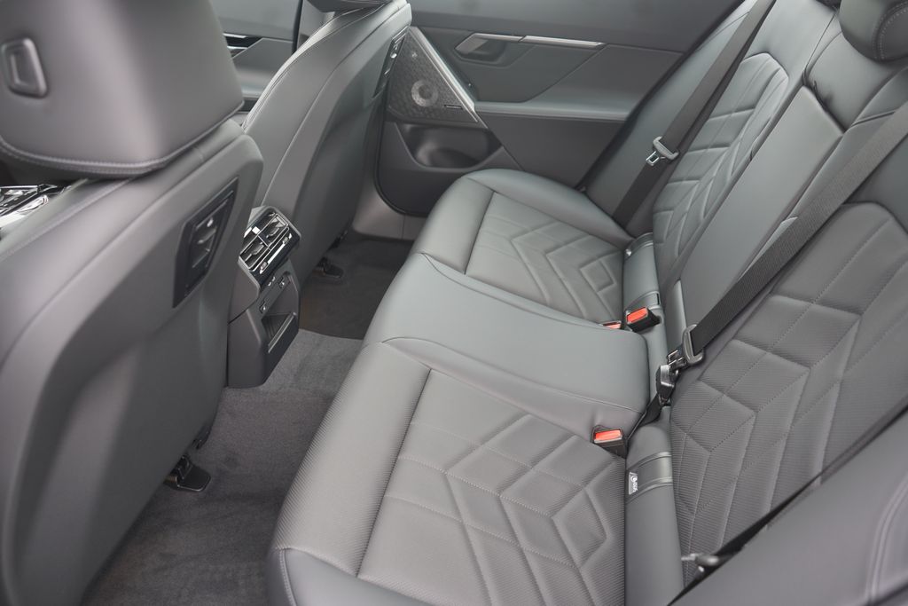 Thumbnail: 2025 BMW 5 Series - 19