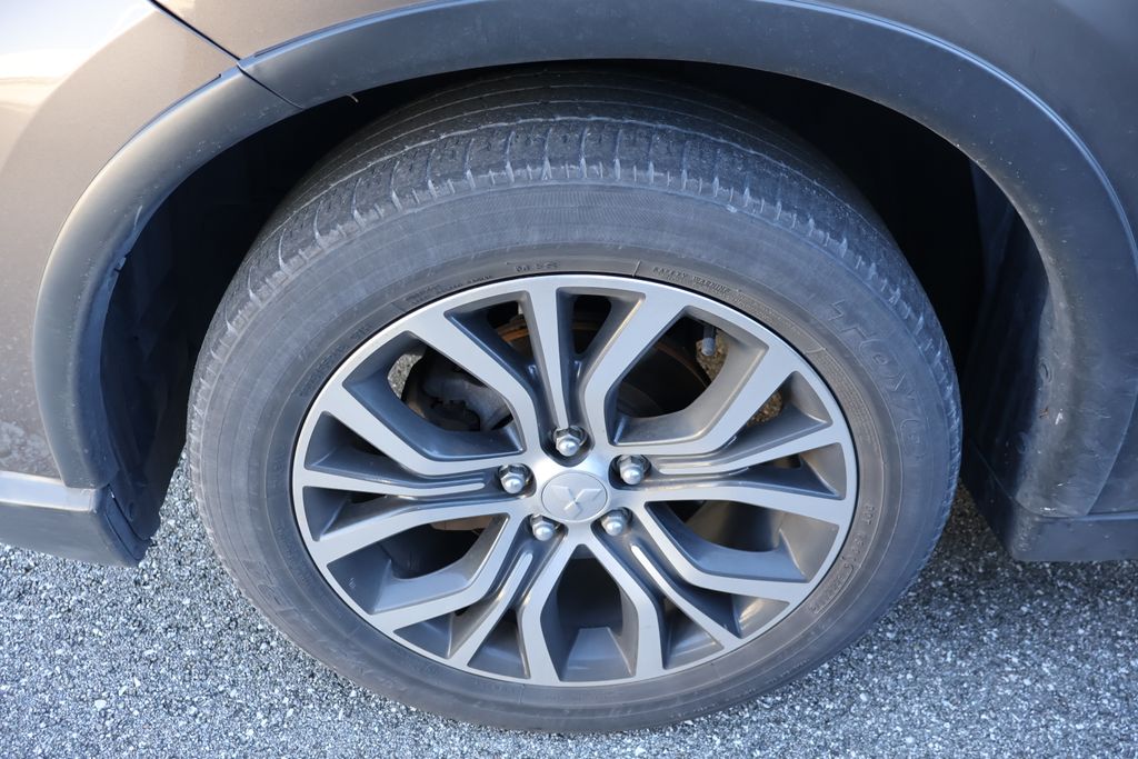 Thumbnail: 2017 Mitsubishi Outlander - 4