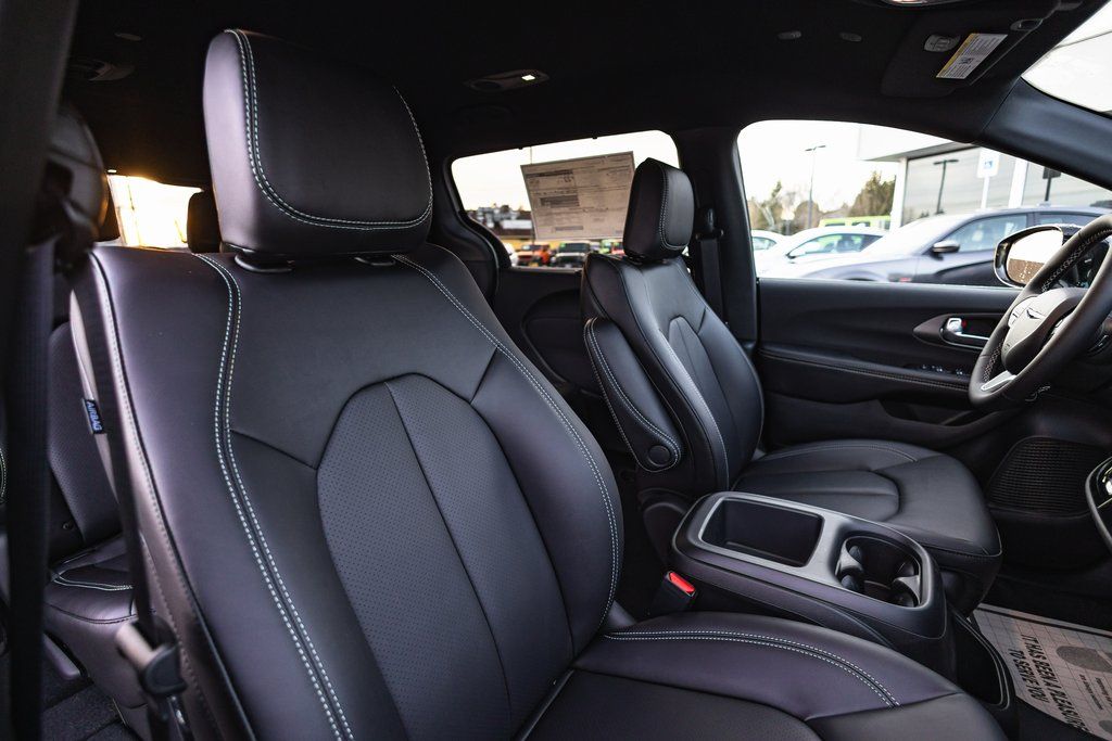 2026 Chrysler Pacifica Select thumbnail 29