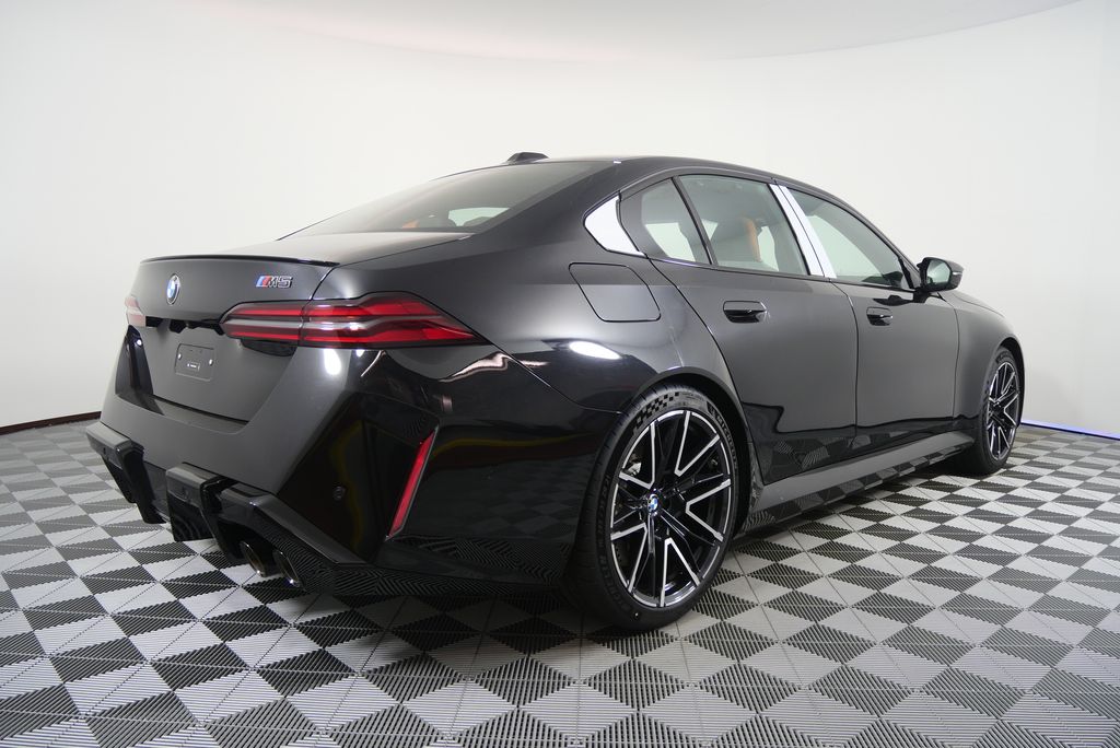 Thumbnail: 2026 BMW M5 - 3