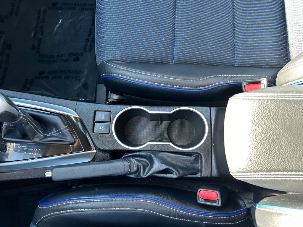 2017 Toyota Corolla SE 21