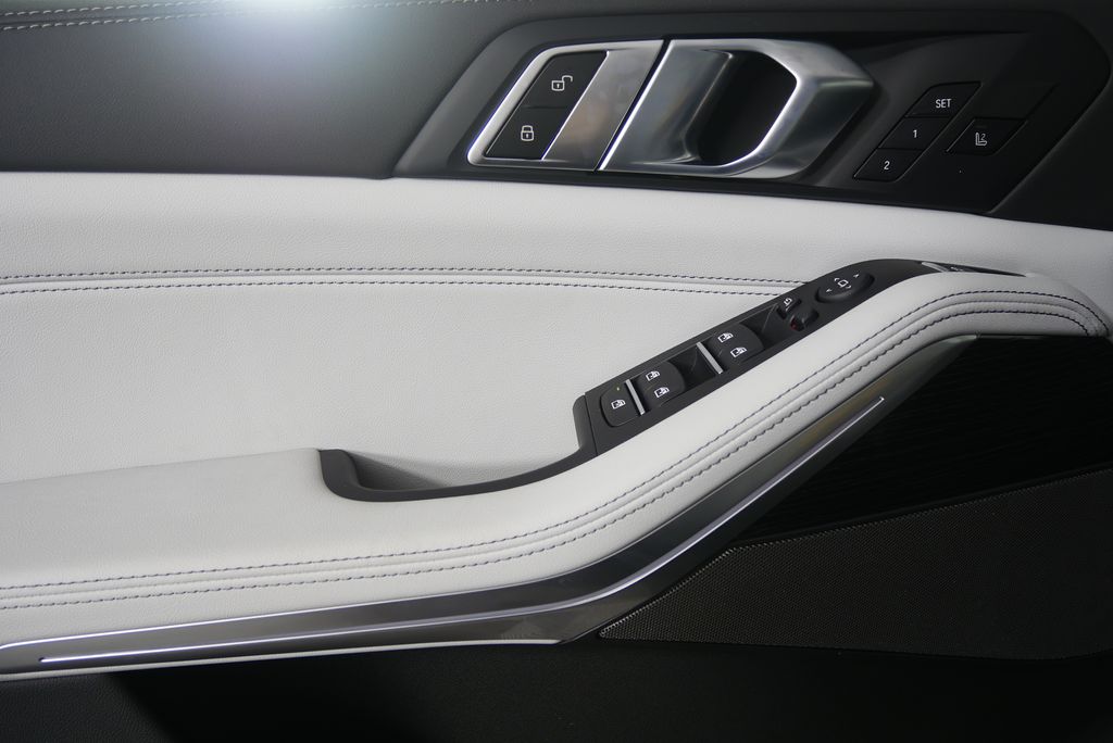 Thumbnail: 2026 BMW X5 - 8