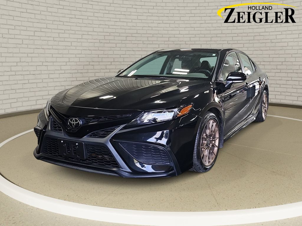 2023 Toyota Camry Negro (Midnight Black Metallic) Sedán Tracción en las cuatro ruedas 8 velocidades Automática