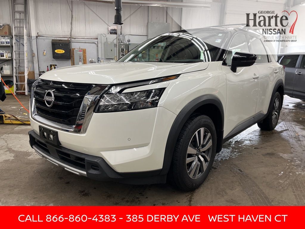 2024 Nissan Pathfinder SL