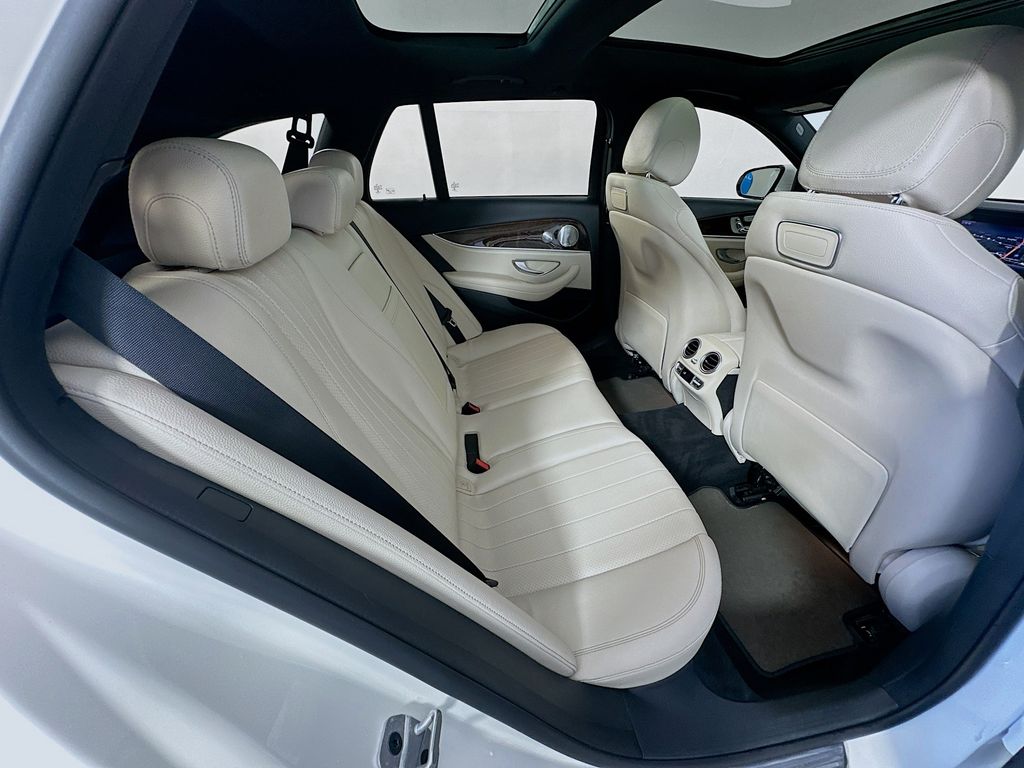 Thumbnail: 2019 Mercedes-Benz E-Class - 28