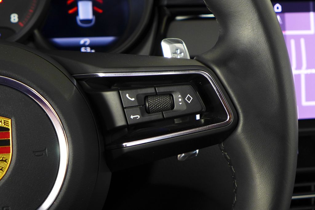 Thumbnail: 2022 Porsche Macan - 30