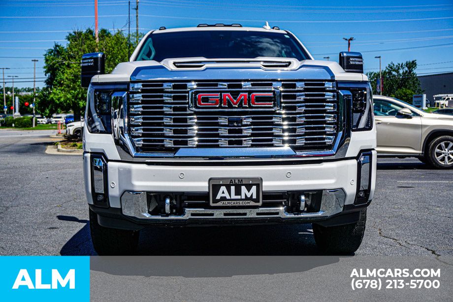Used 2024 White GMC Denali image 9