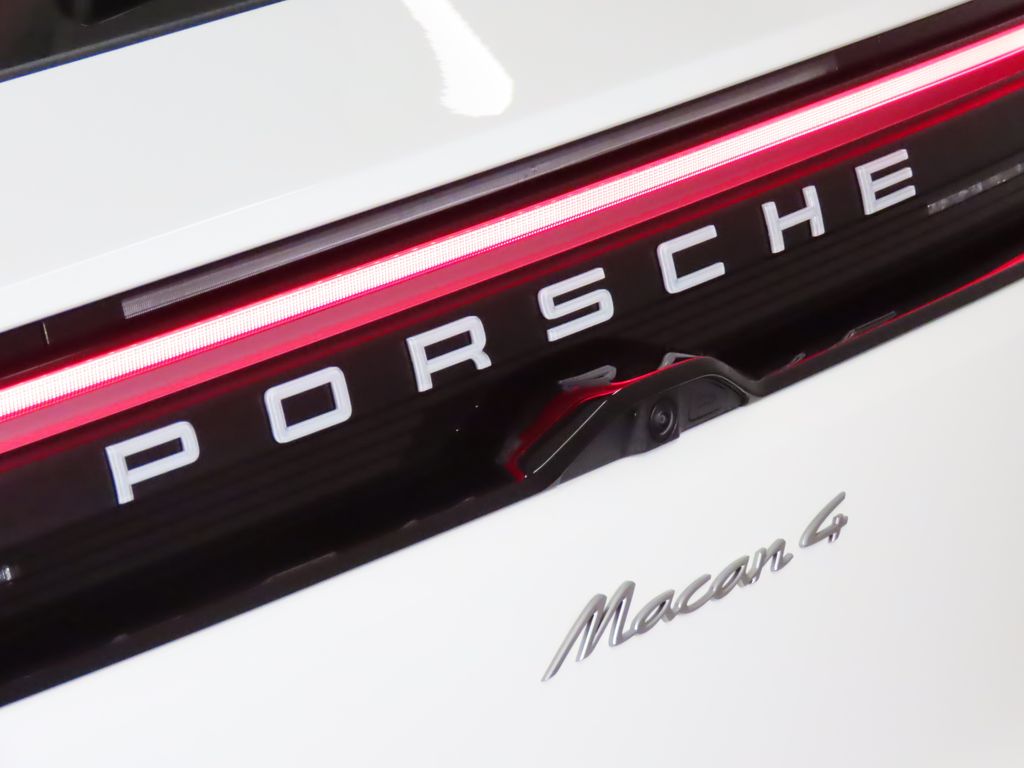 Thumbnail: 2025 Porsche Macan - 12