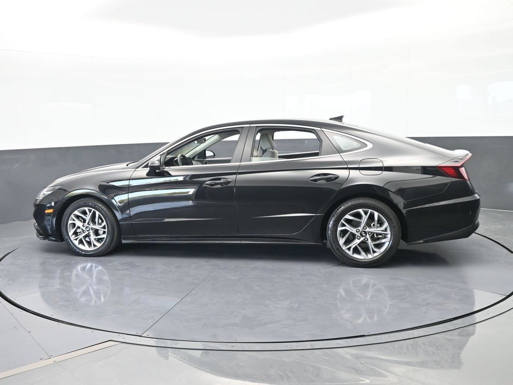 Used 2023 Onyx Black Hyundai SEL image 3