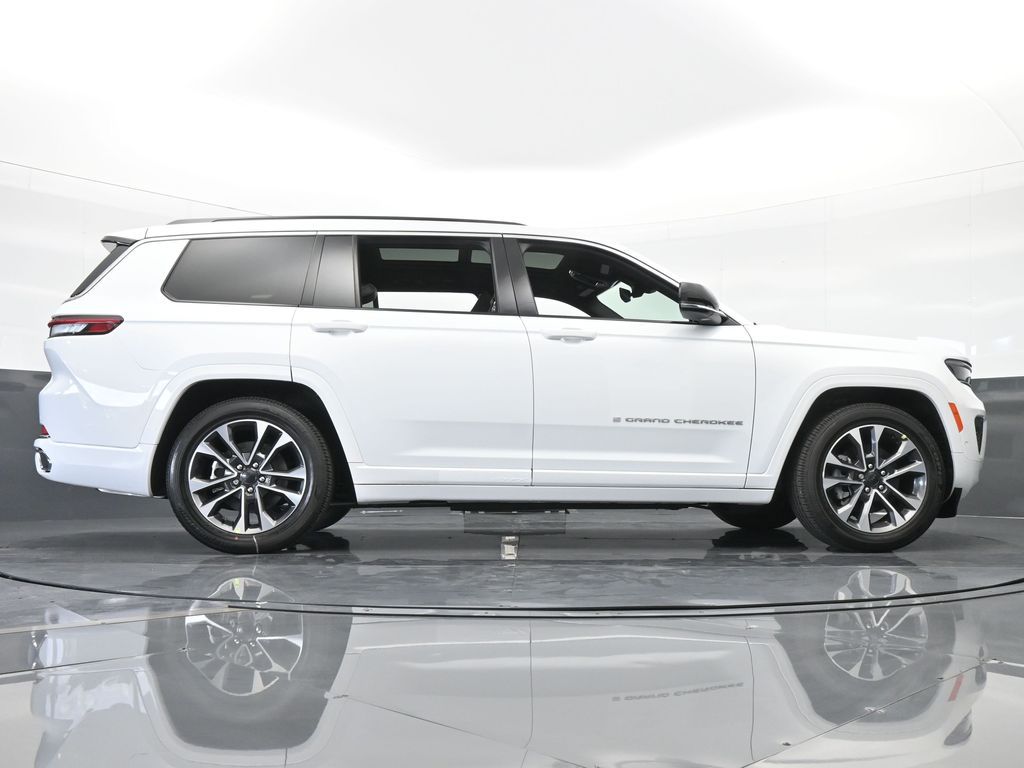 Used 2024 Bright White Clearcoat Jeep Overland image 53