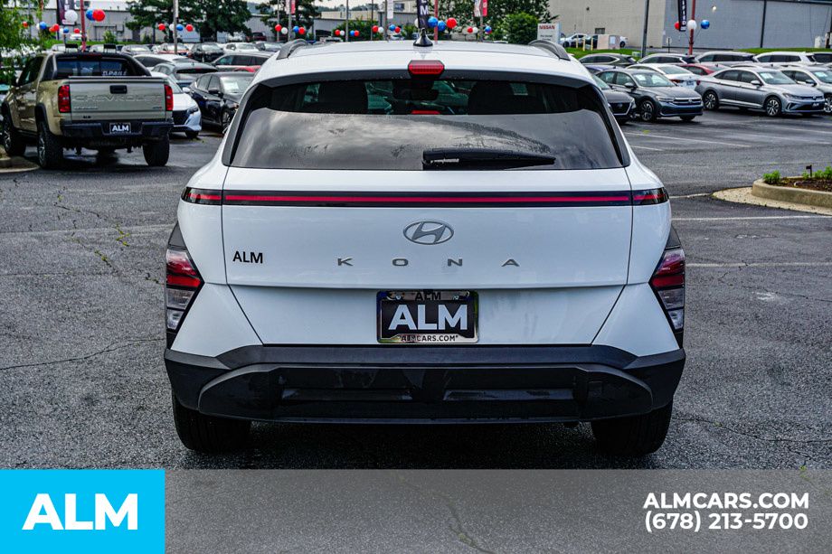 Used 2024 White Hyundai SEL image 11