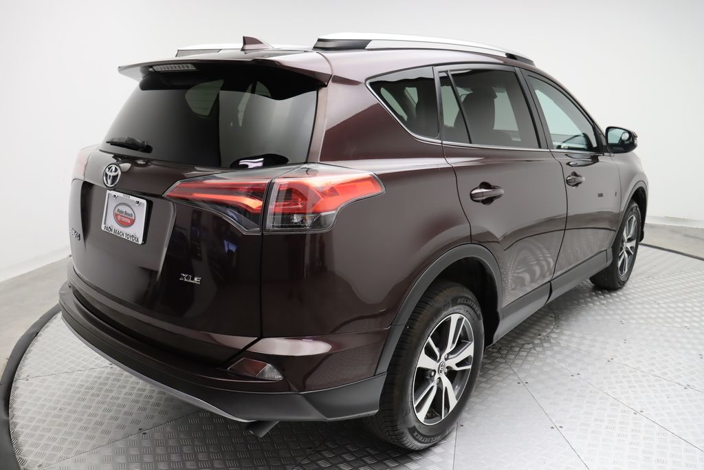 2018 Toyota RAV4 XLE 8