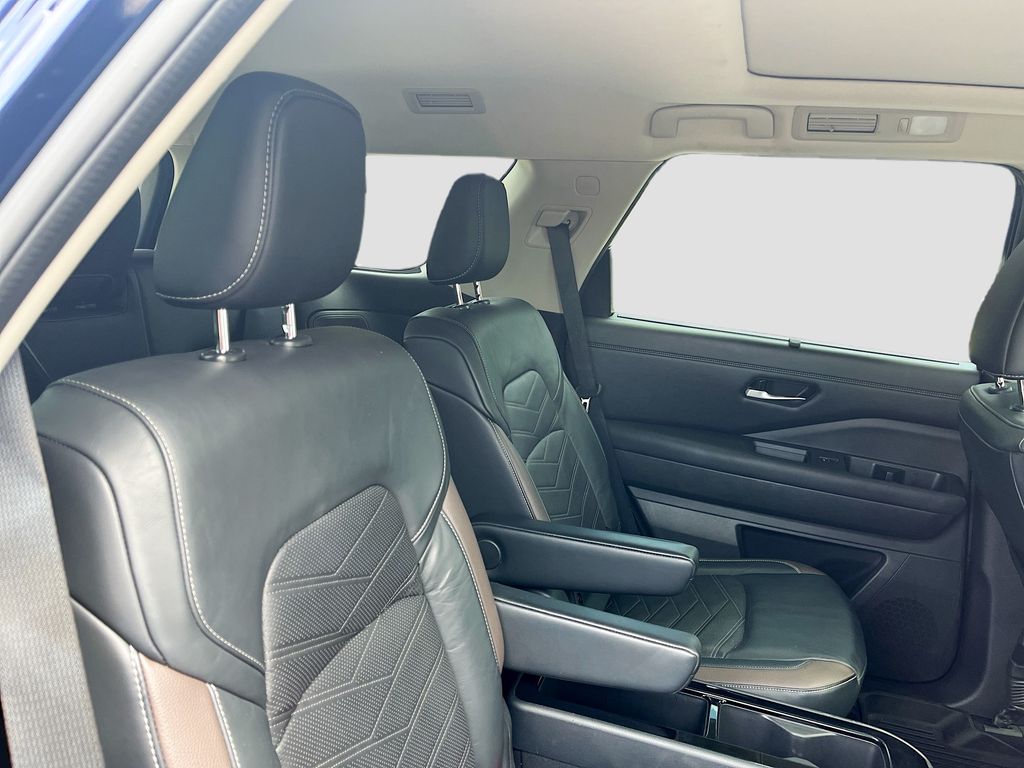 Used 2022 Blue Nissan Platinum image 29