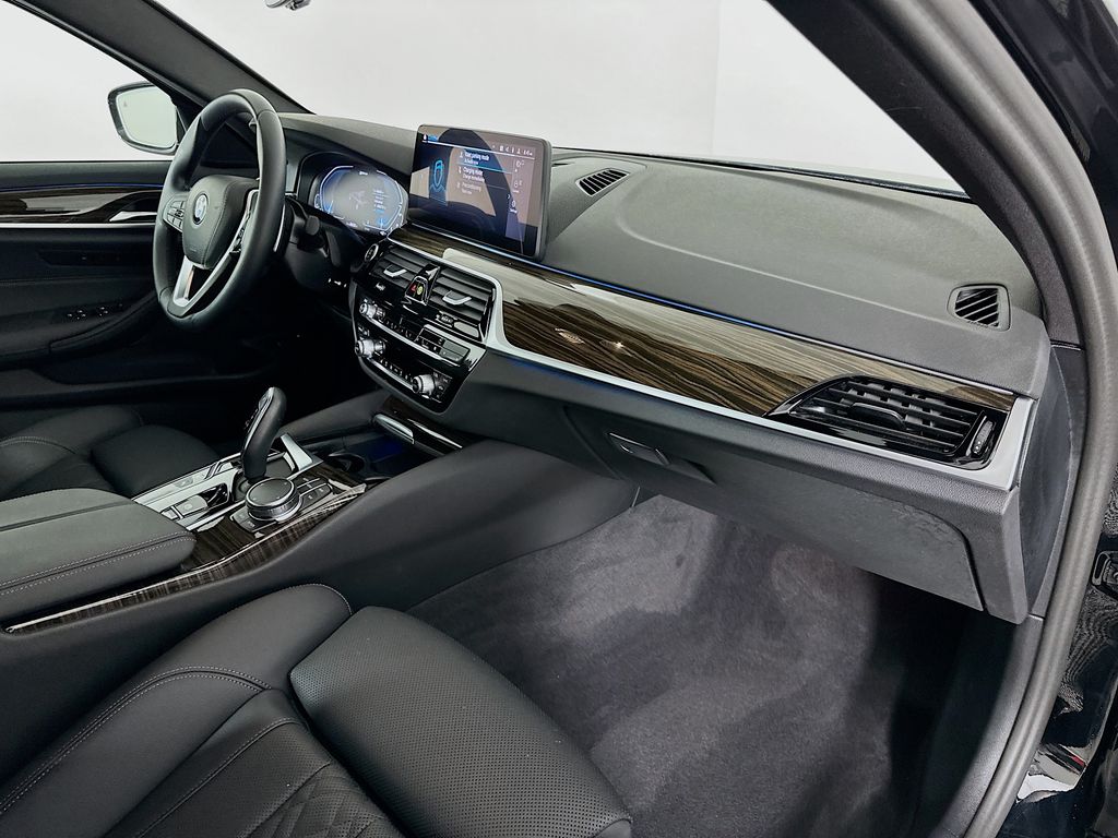 Thumbnail: 2023 BMW 5 Series - 30