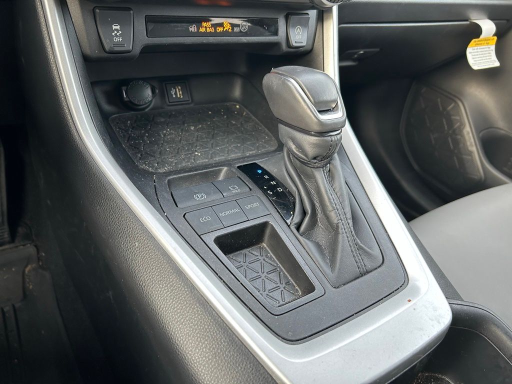 2024 Toyota RAV4 XLE Premium 27