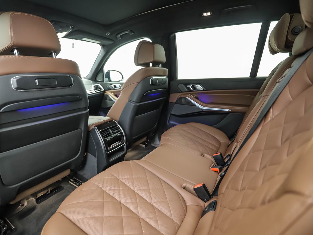 Thumbnail: 2024 BMW X7 - 21