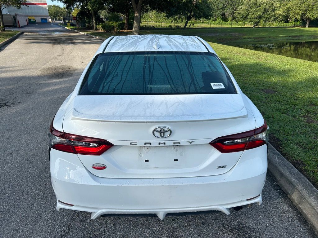 2021 Toyota Camry SE 4