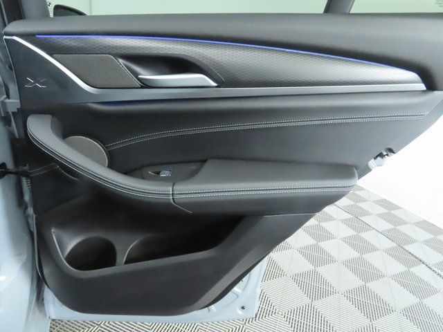 Thumbnail: 2023 BMW X4 - 28