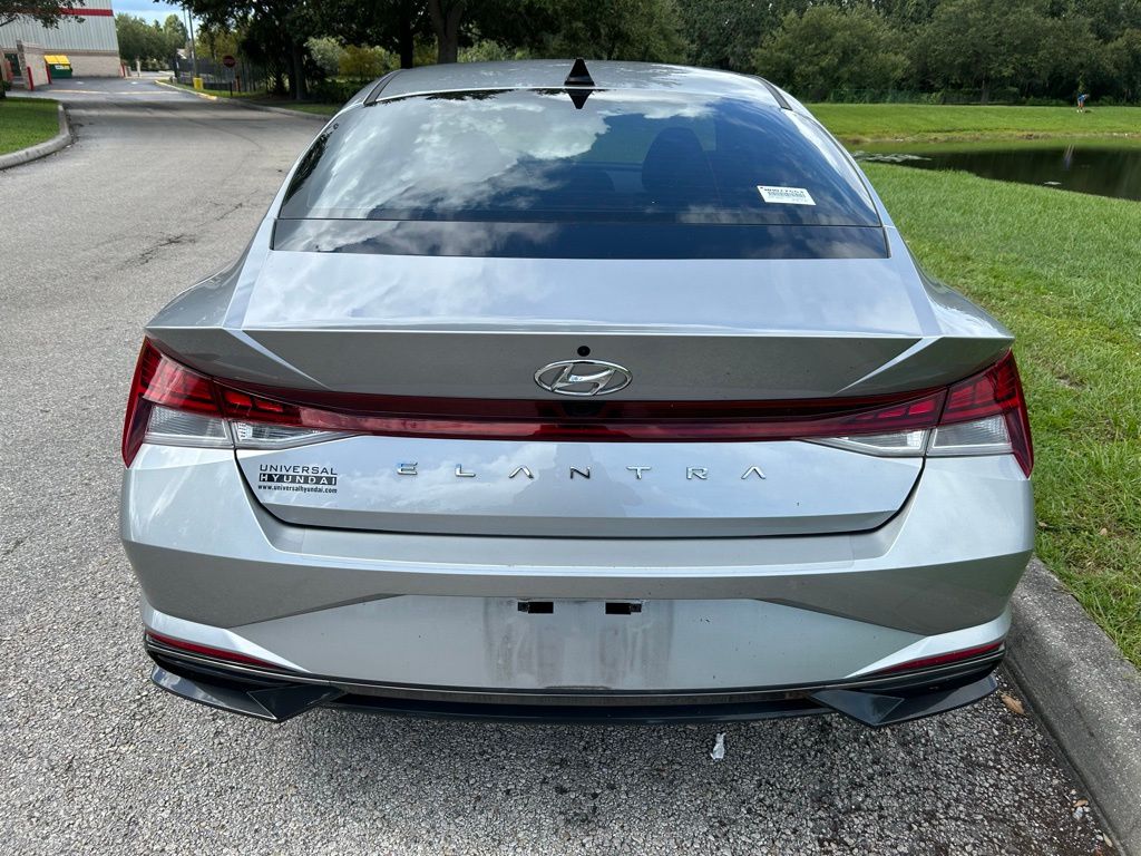 Thumbnail: 2021 Hyundai Elantra - 4