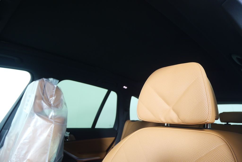 Thumbnail: 2026 BMW X5 - 11