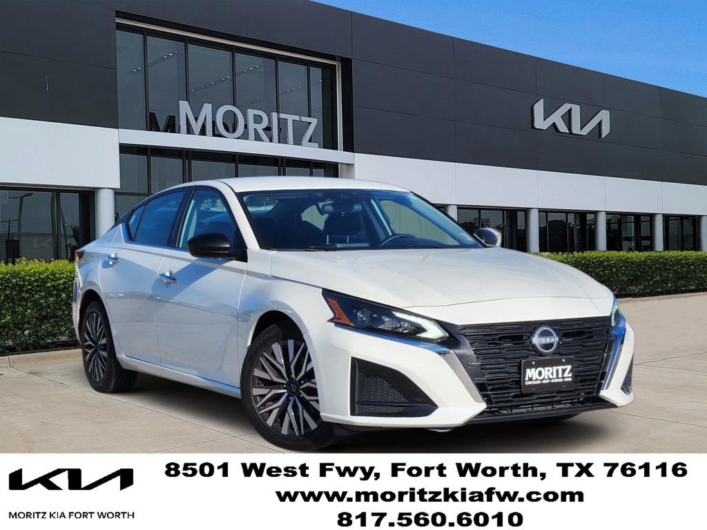 Glacier White 2025 Nissan Altima 2.5 SV FWD Sedan Front-Wheel Drive Continuously Variable Transmission