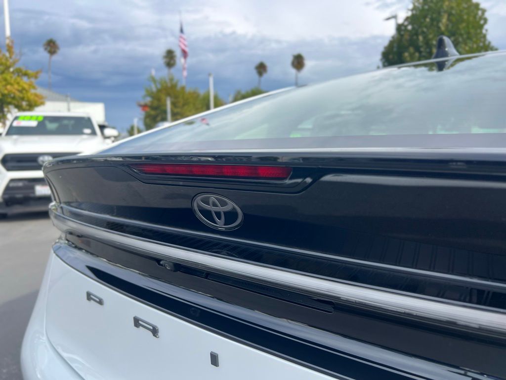 2026 Toyota Prius Plug-in Hybrid XSE photo 10