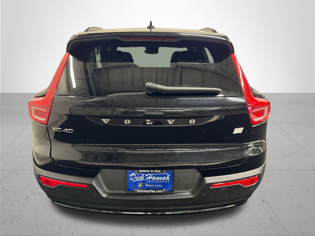 2023 Volvo XC40 Recharge Twin Plus photo 4