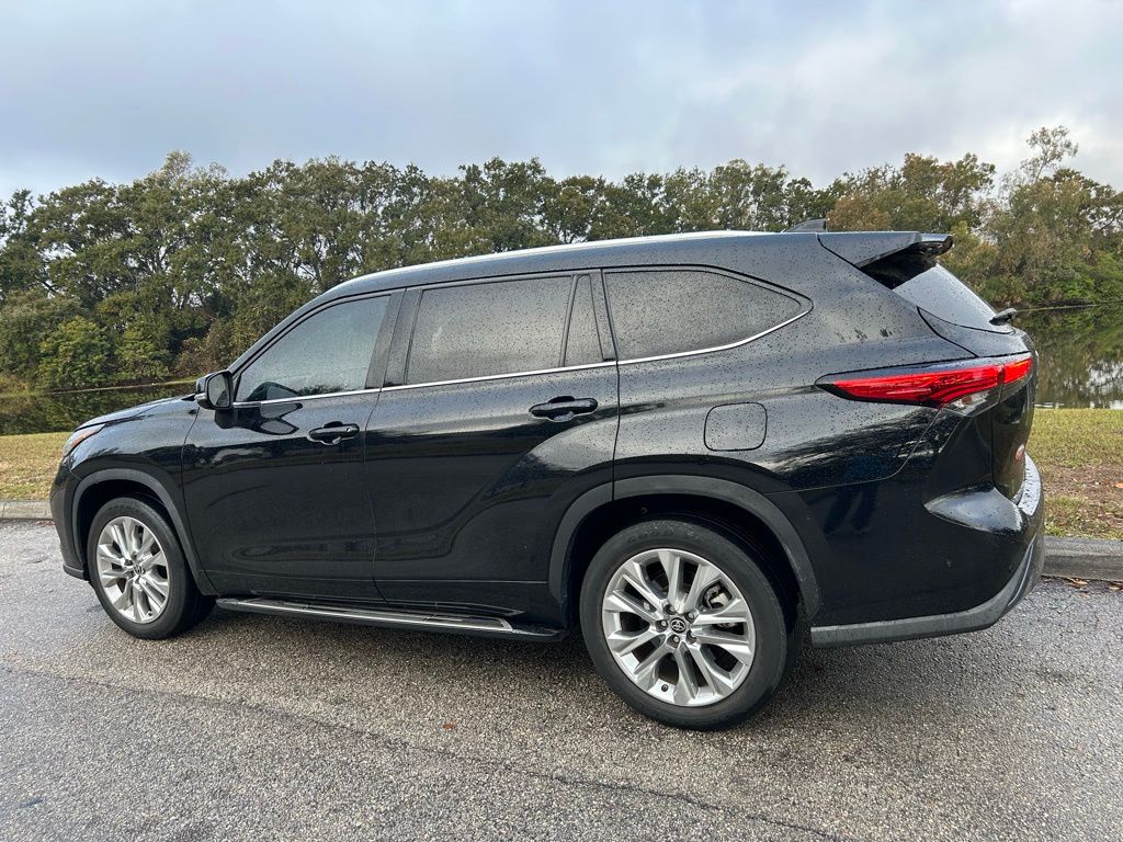 Thumbnail: 2023 Toyota Highlander - 3