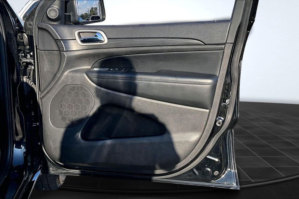 2020 Jeep Grand Cherokee Altitude Black at DeMontrond Auto Country