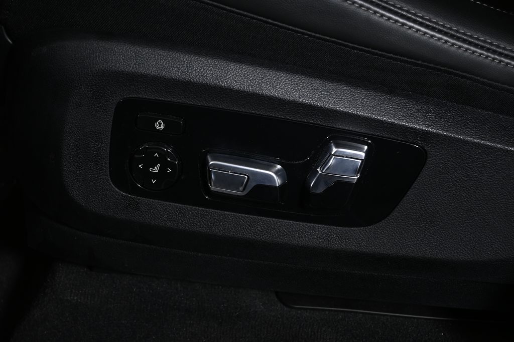 Thumbnail: 2024 BMW X7 - 28