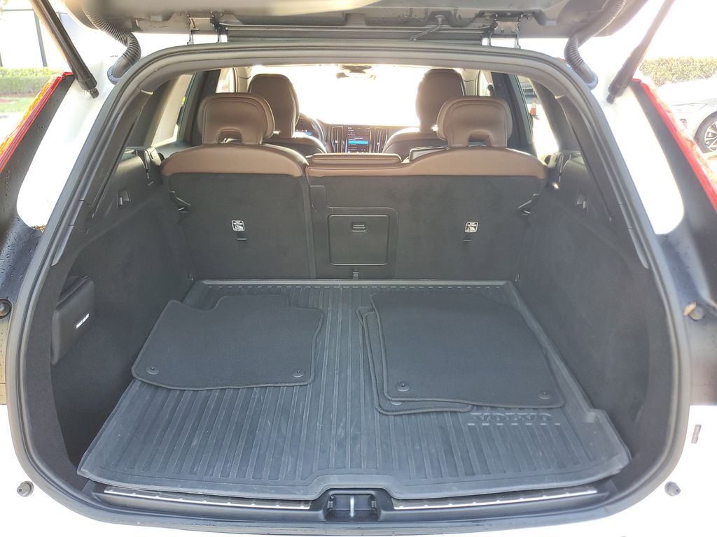 used 2023 Volvo XC60 car, priced at $31,395