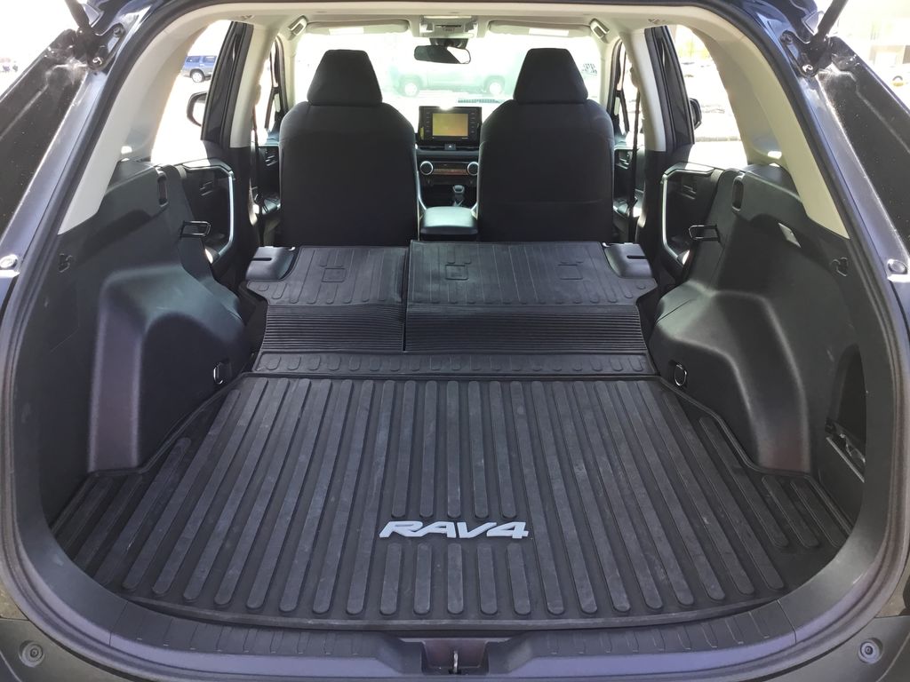 2021 Toyota RAV4 LE 14