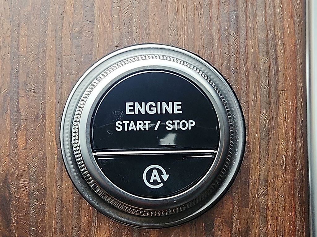 Thumbnail: 2025 Mercedes-Benz GLC - 25