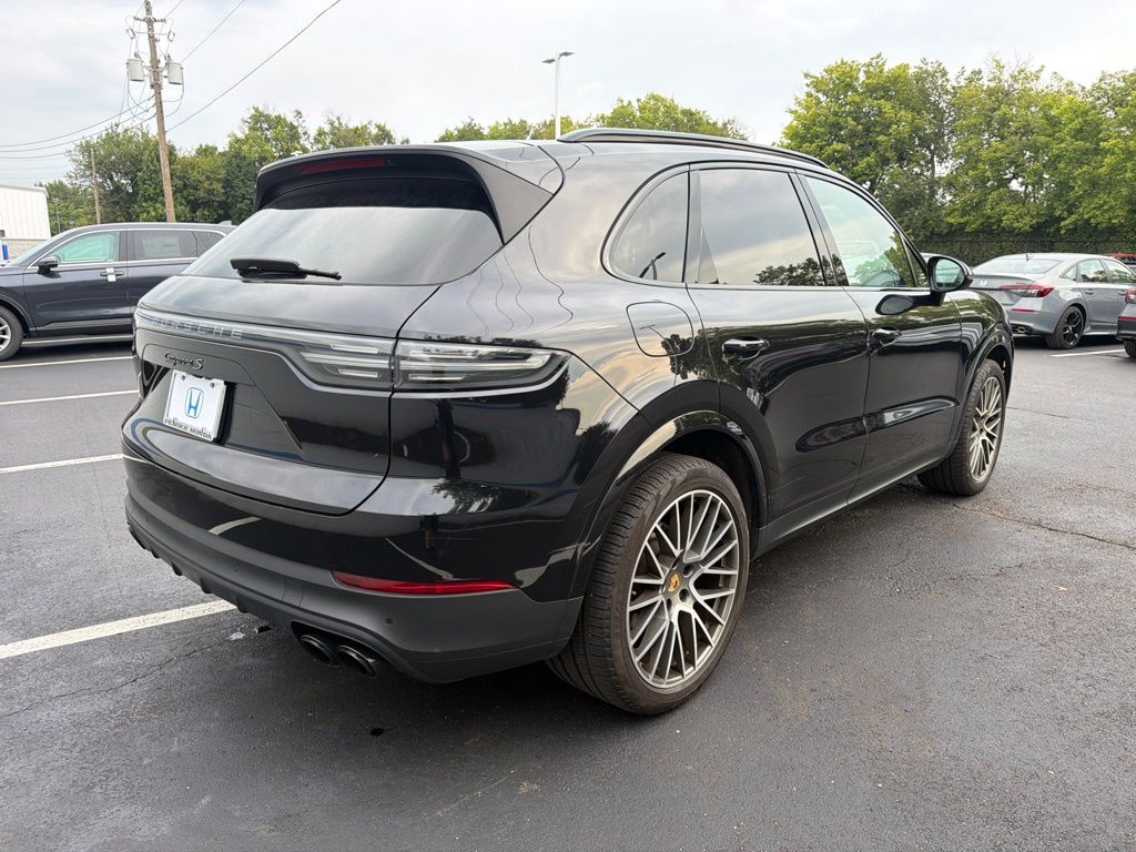 Thumbnail: 2022 Porsche Cayenne - 5