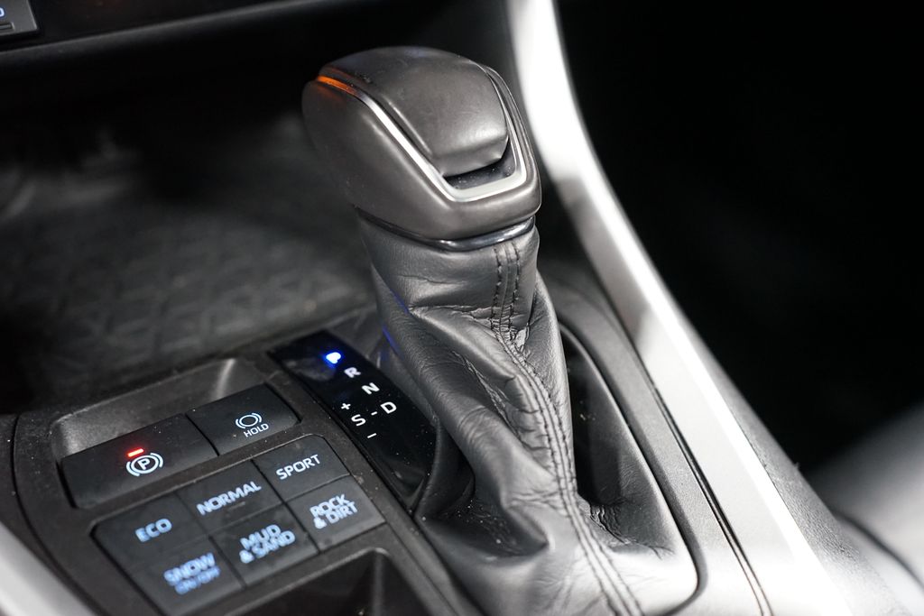 Thumbnail: 2021 Toyota RAV4 - 20